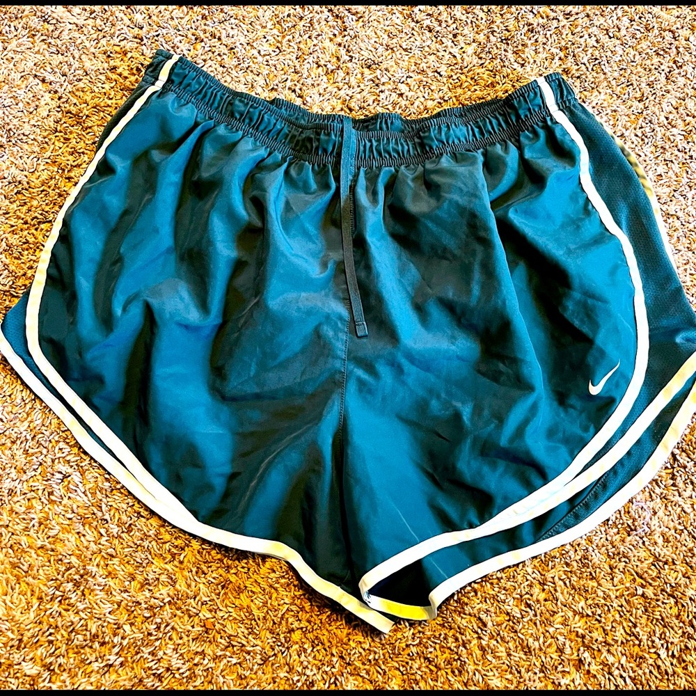 Nike Womens Size x-large Shorts